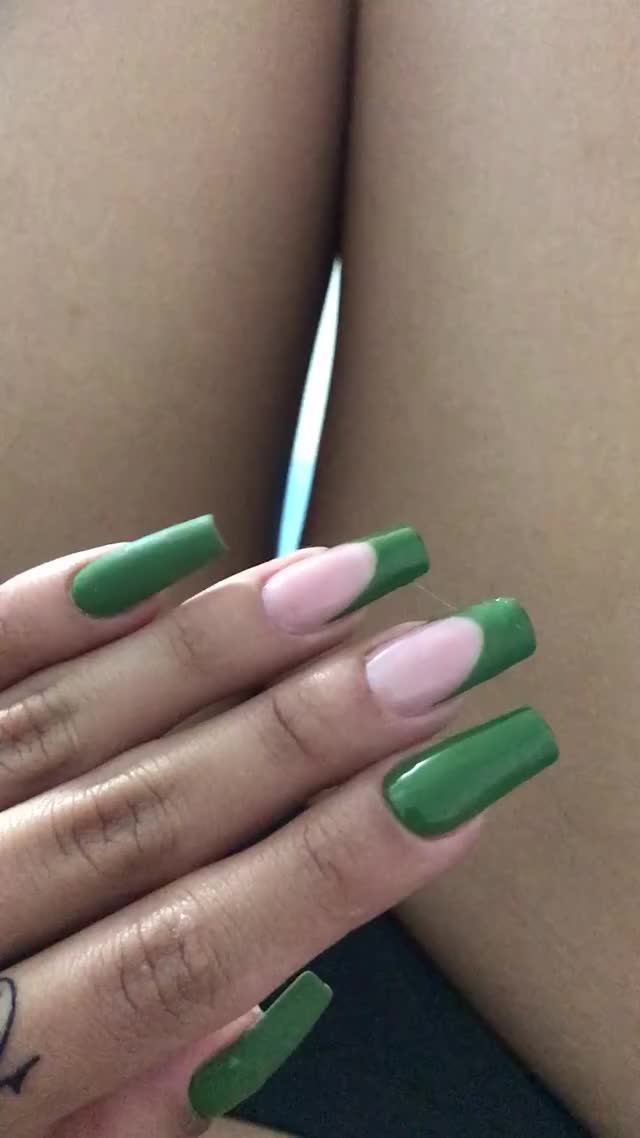 I'm very horny and wet ??
