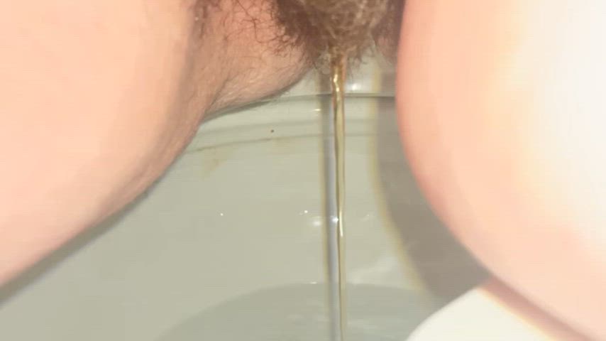 Wifey doing a little tinkle at the grocery store, love the little fart towards beginning.