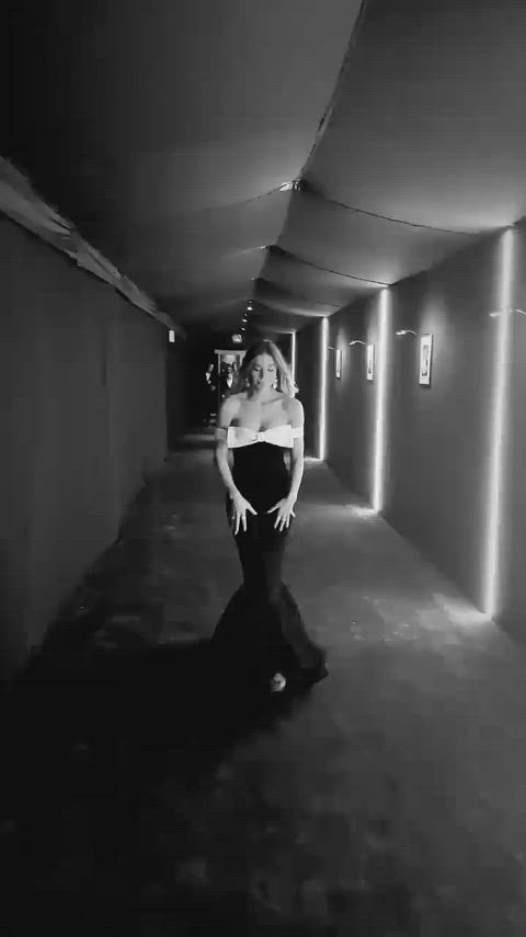 celebrity hailee steinfeld sexy gif