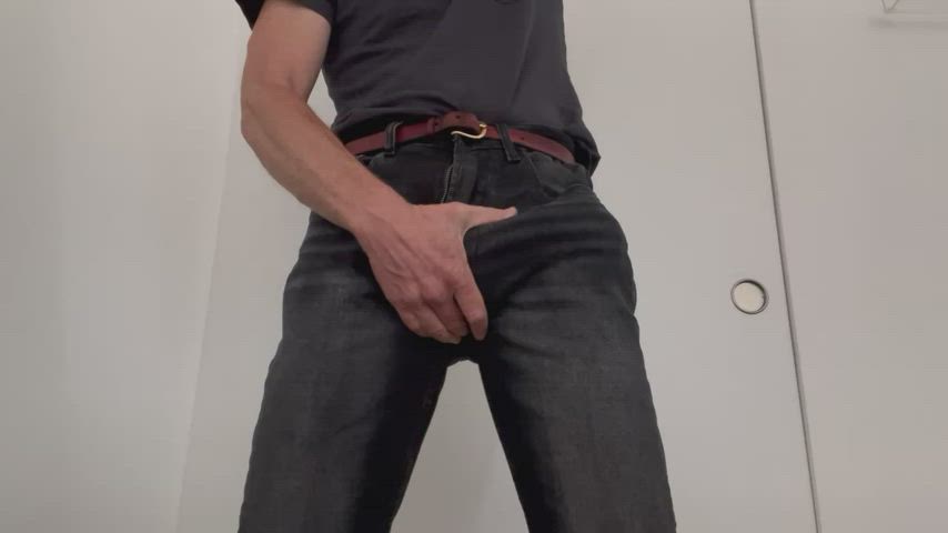 41 year old Uni Professor officially seeking fucktoy applications for summer break.