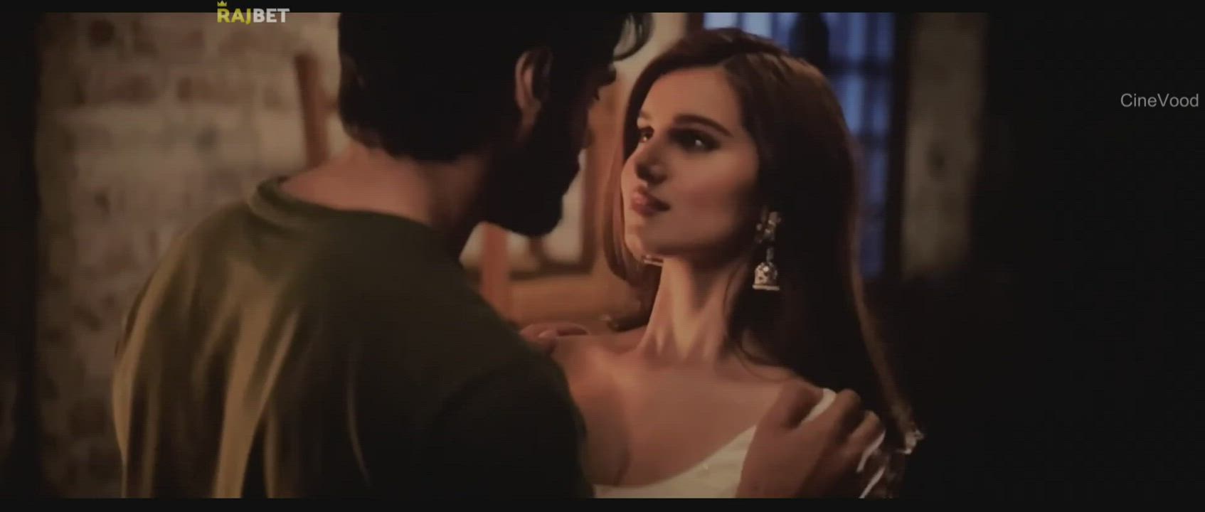 Tara Sutaria Sex Scene in Tadap 2021