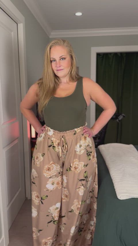 ass blonde chubby clothed curvy milf natural pawg sfw thick gif