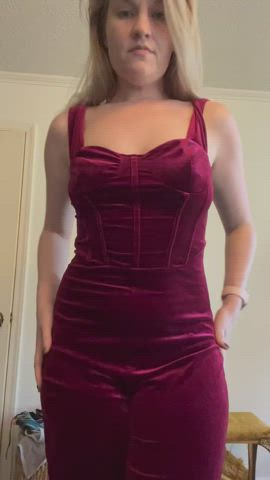 Do you like a MILFy striptease? 39f