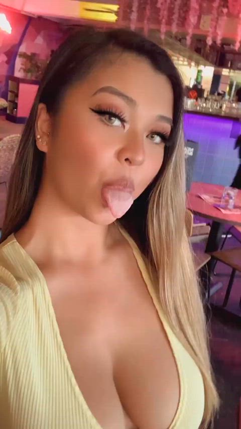 asian big tits cleavage downblouse tits r/asiansgonewild tik-tok gif