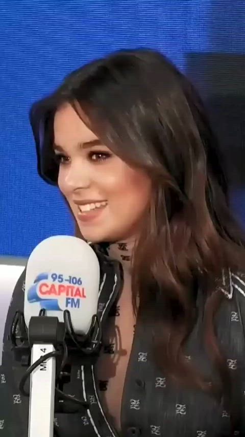 celebrity hailee steinfeld sexy gif
