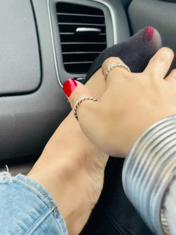 Sweaty soles after work, anyone? 💦💦💦👅