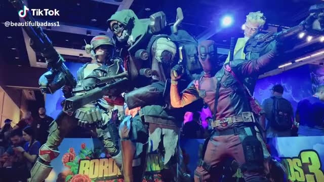 Trying to blend in #borderlands and #paxwest #deadpool