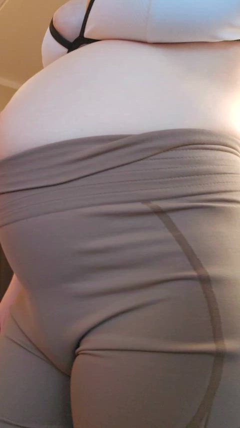 Pregnant and love to show my titties