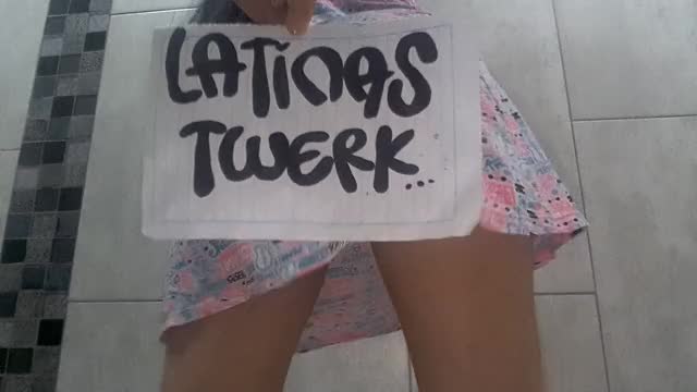 twerk with out pantys, wet pussy , watch the [f]ull lenght videos 10' HD 1920x 1080p