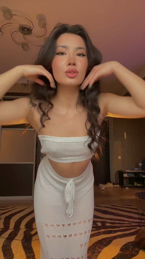 amateur asian cute dance dress natural tits petite small tits sweet tiktok amateur-girls
