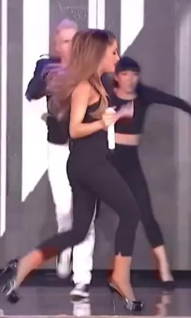 Ariana Grande gif