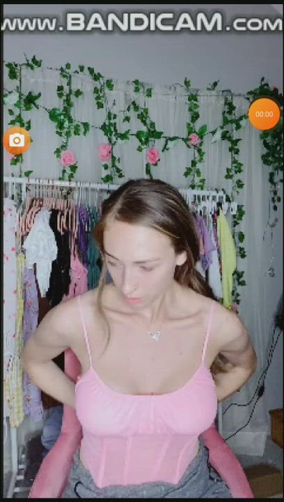 American Boobs Downblouse Girls Green Eyes Nipslip TikTok gif
