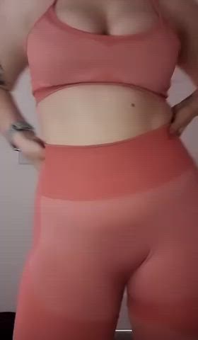 jiggling leggings step-mom thick thighs gif