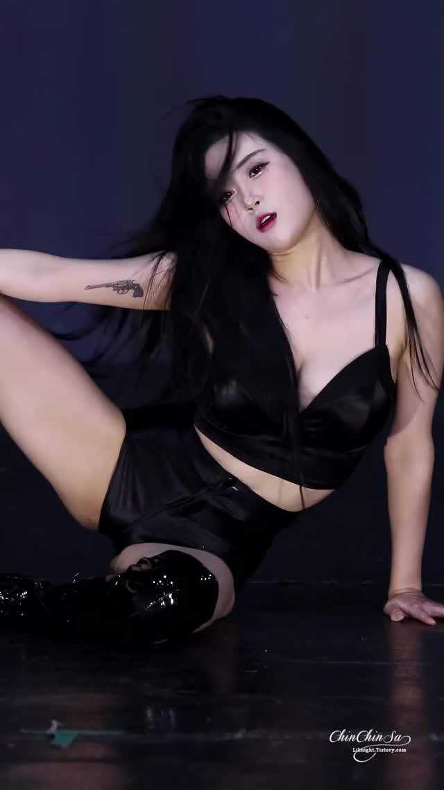 Girl Crush Bomi Ass part 1