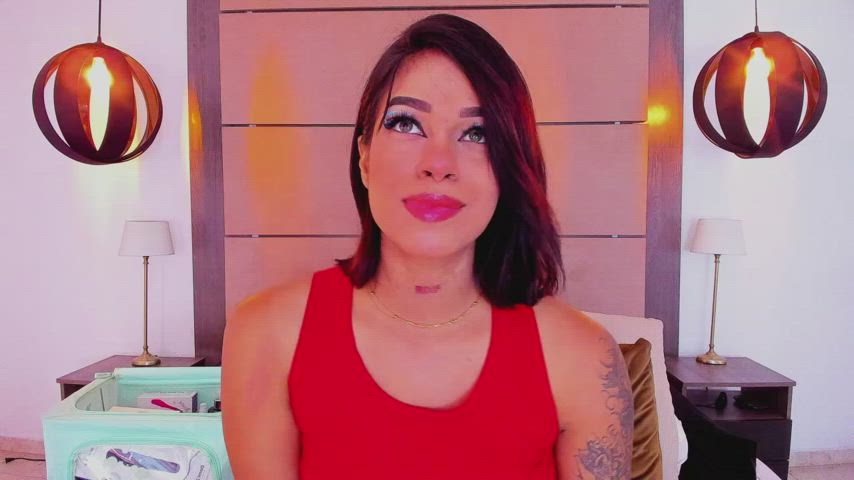 camsoda fetish lips lipstick lipstick fetish long tongue short hair smile tongue