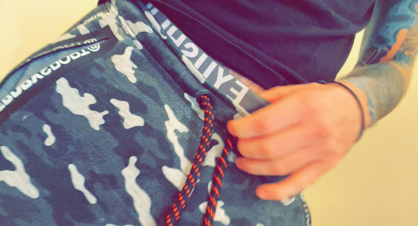 Trying out the gif format. Thoughts on my dick?