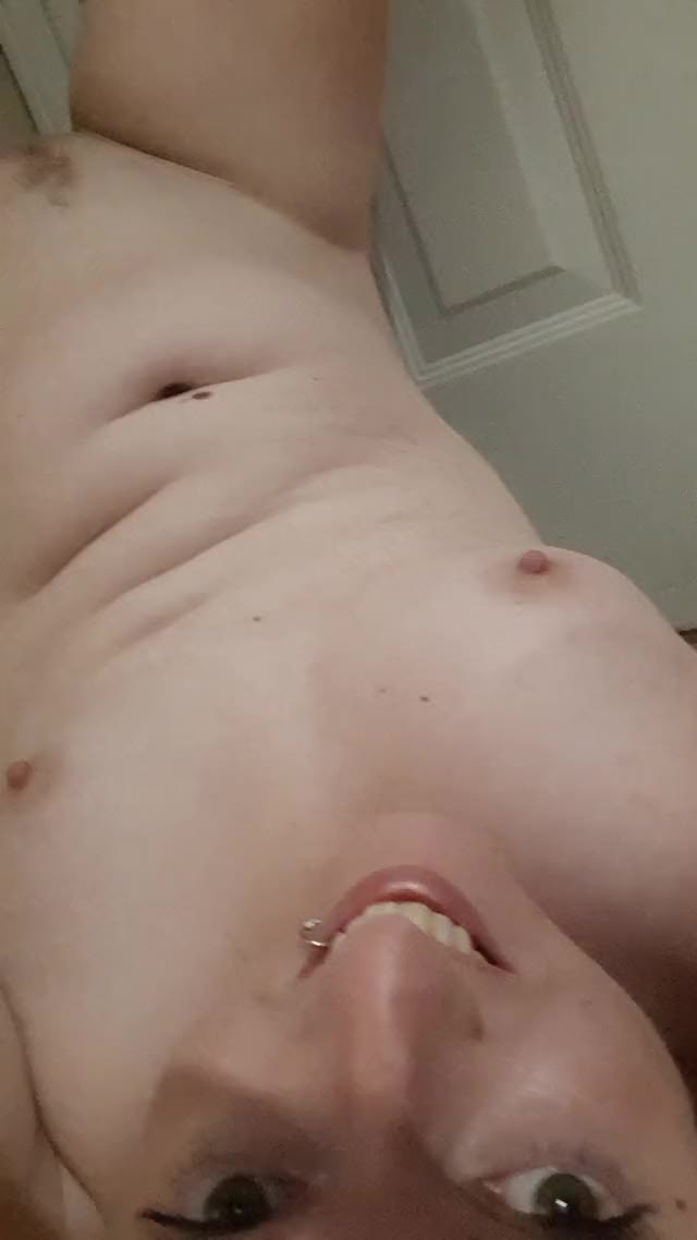Dirty woman sprays piss all over her face