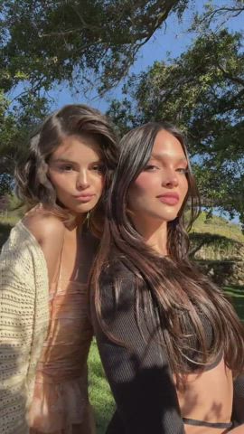 Cleavage Natural Tits Selena Gomez gif
