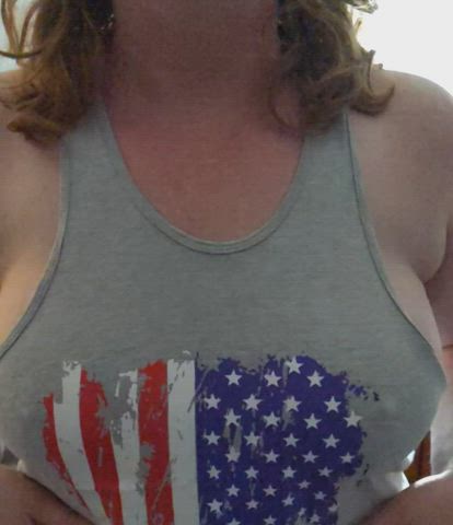 Happy titty Tuesday boys! Cum sub to my free OnlyFans listed in comments so you don't