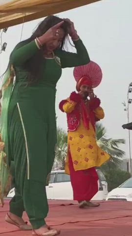 Dancing aish