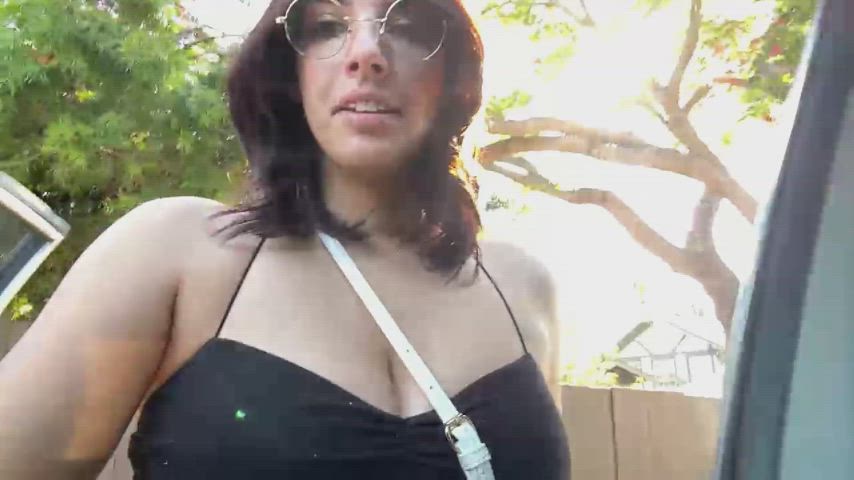 big tits cleavage underboob gif
