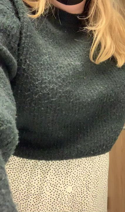 I could really use someone groping my tits like this at work rn [F]
