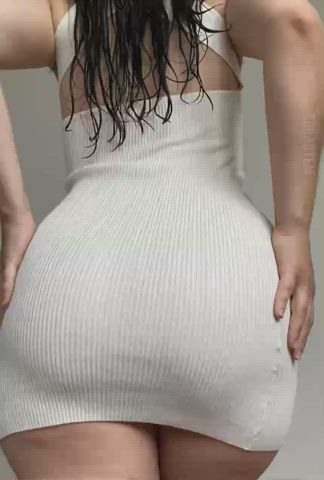 The ass-to-fabric ratio on this dress is not in my favor