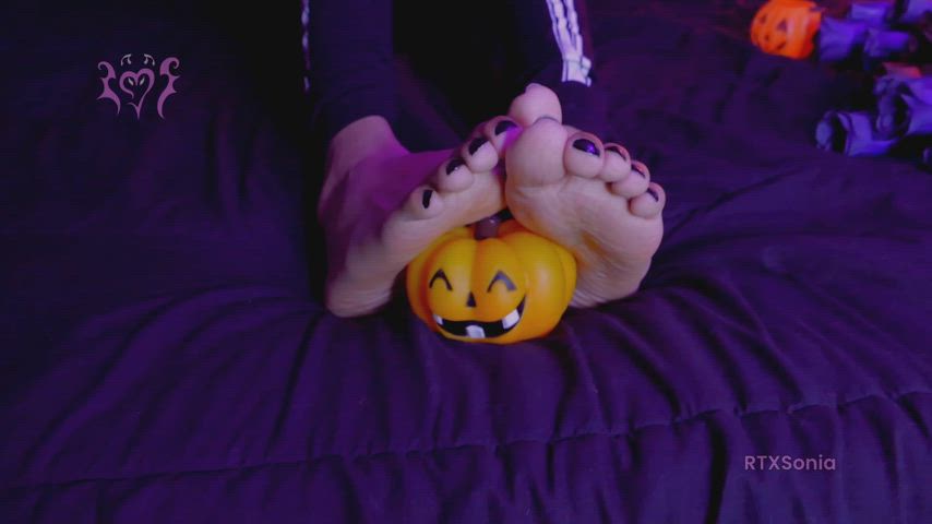 I'll squish you with my feet and you'll scream with joy