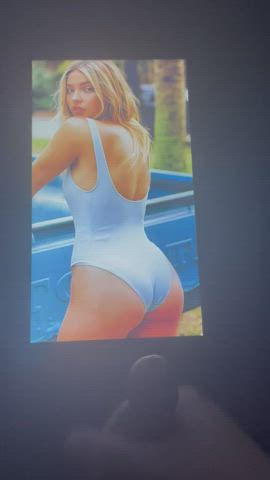 Madelyn Cline’s fat ass gets a big cumshot(DM me some celeb trib suggestions)