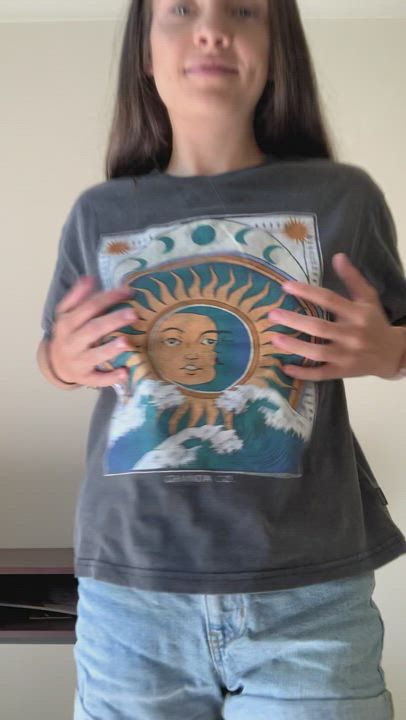 Petite Aussie Slut ??? Very interactive with fans • cute and innocent with a naughty