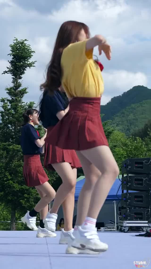 딸꾹 - '이름만 그대로 두고 모든 멤버가 교체된 걸그룹' 옐로비(Yellow