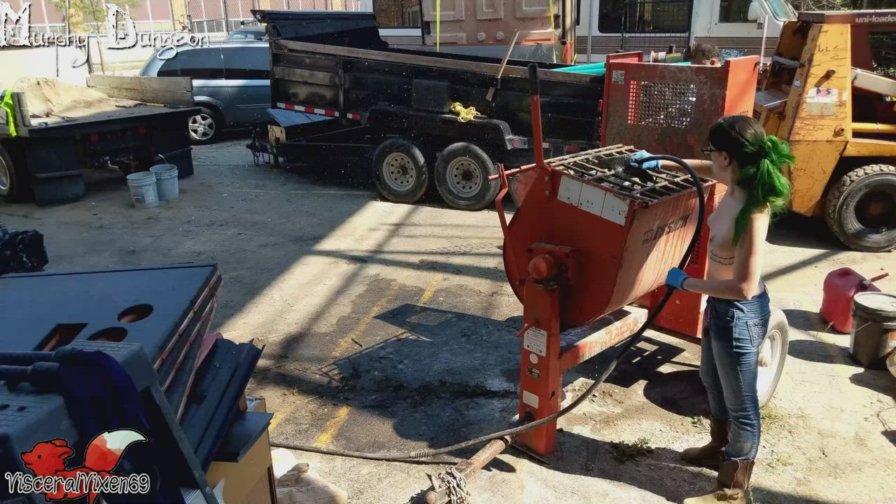 Oooopsie.... Guess I fucked up! Squirted my foreman in the face!
