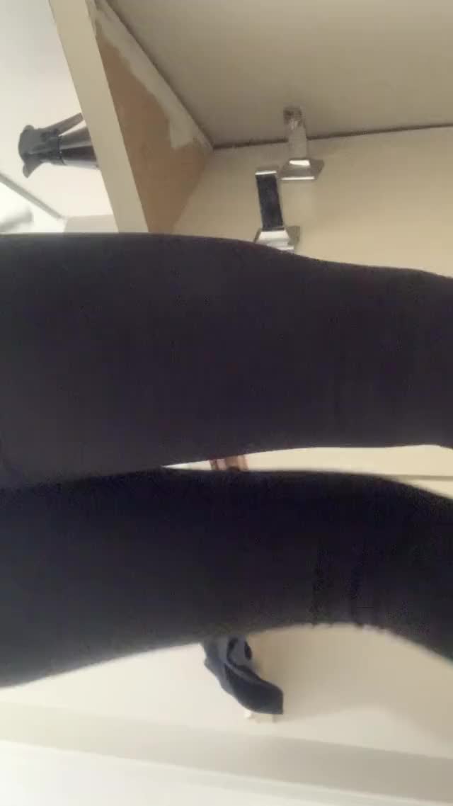 [F39] was at a friends house had to go so bad thought you might wanna see