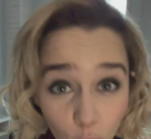 Blowjob Celebrity Emilia Clarke Eye Contact Funny Porn gif