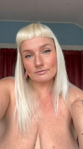 Im Mommy Bonnie, a BBW milf, Mommy domme and size queen. I offer dick ratings, sph,