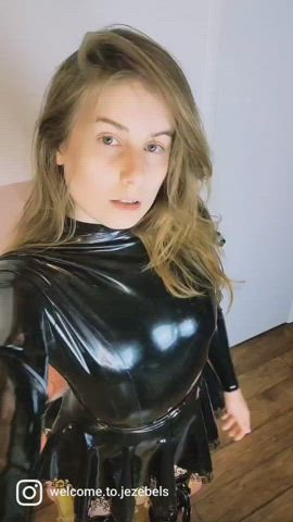 Do we love the classic all black look?