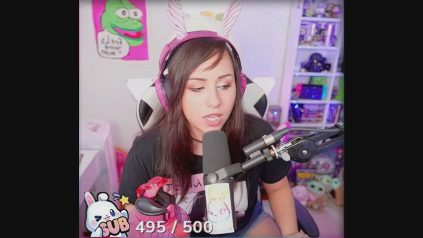 Arab Big Ass Big Tits Gamer Girl Thick gif