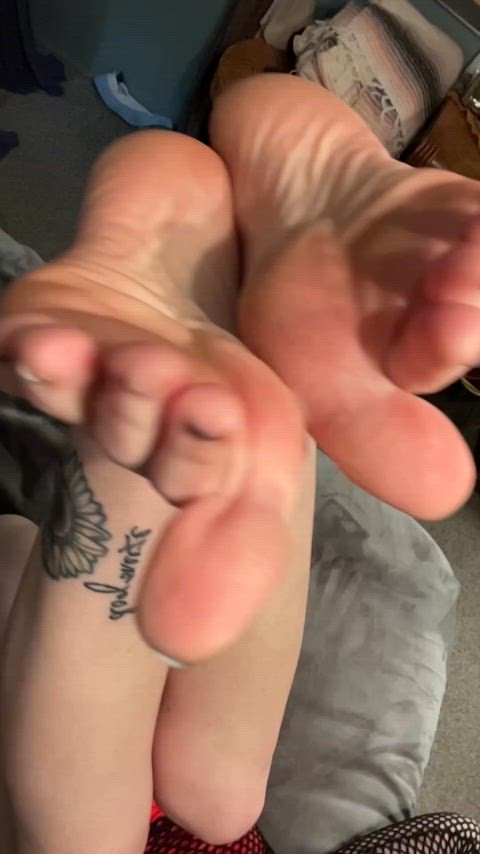 Hard working soles seeking a HARD working mouth.. [oc]