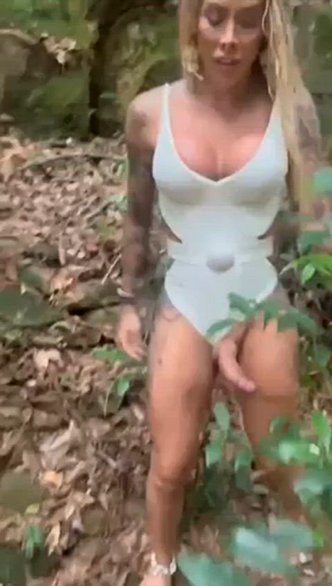 Enjoying nature the right way 🌳😏