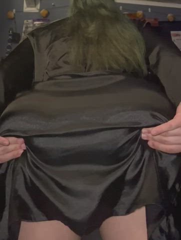 Goth slut who needs a spank