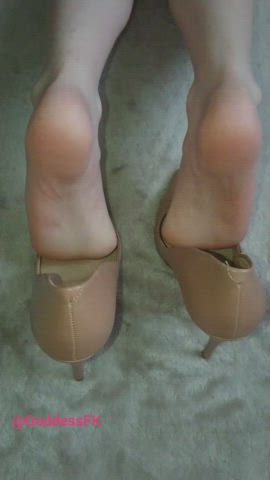 A lil peek inside my smelly heels after being on my feet all night. My nylon wrapped