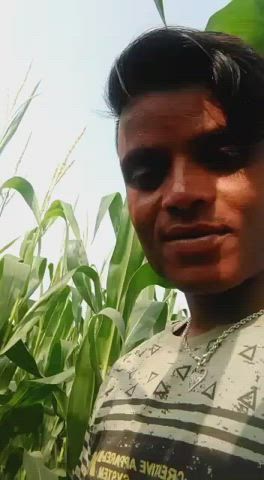 Cute Desi babe having fun with her boyfriend in field link in comment