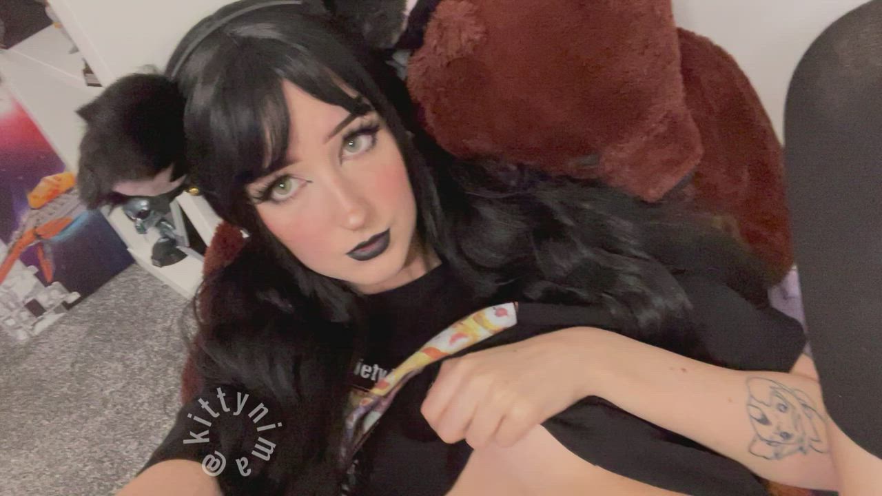 wanna play with me?🥺