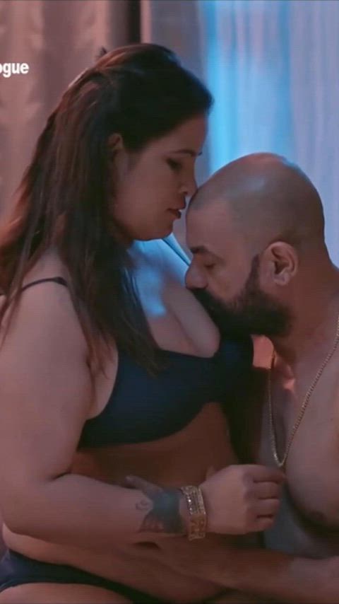 aunty bhabi bra chubby cleavage desi french kissing indian kiss kissing gif