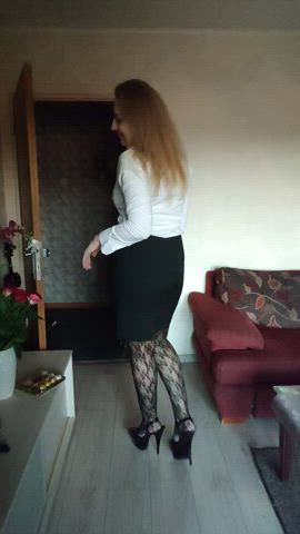 would you like to have such a secretary and take her home?