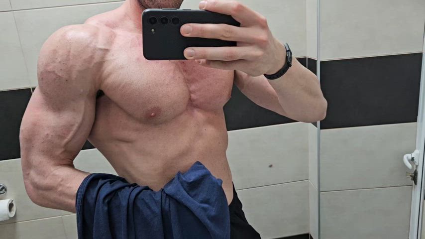 60fps abs amateur bisexual gym male dom muscles solo tall flexing gif