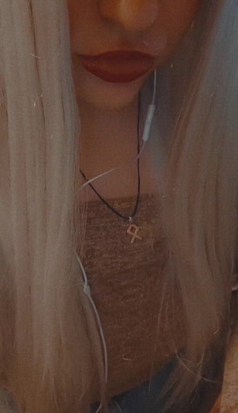 amateur blonde lipstick gif