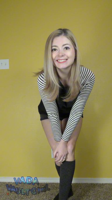 ass shaking clothed cute onlyfans-creators gif