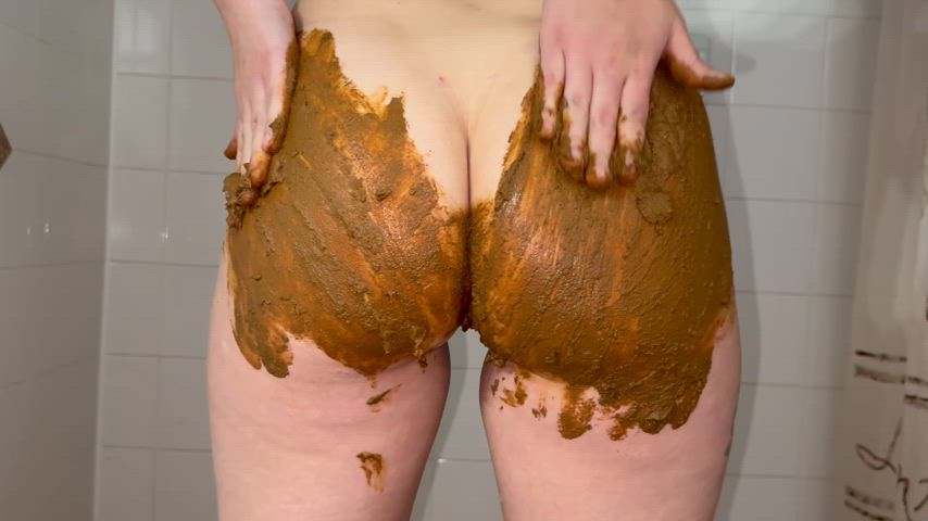 ass shaking toilet dirty gif