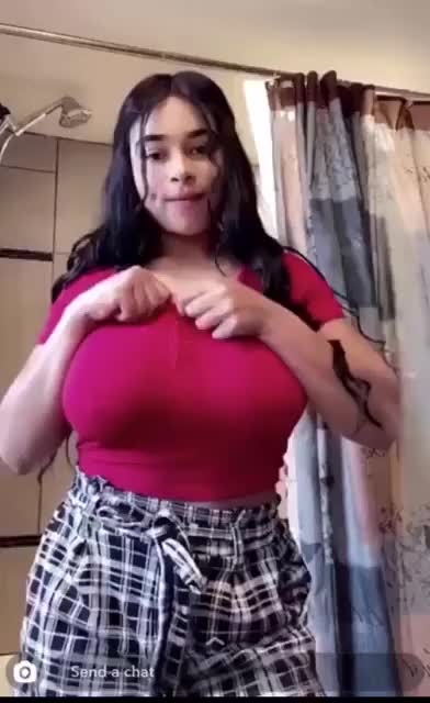 BaeBreanna strips in the bathroom?